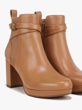 Vionic Nella Boot in Camel